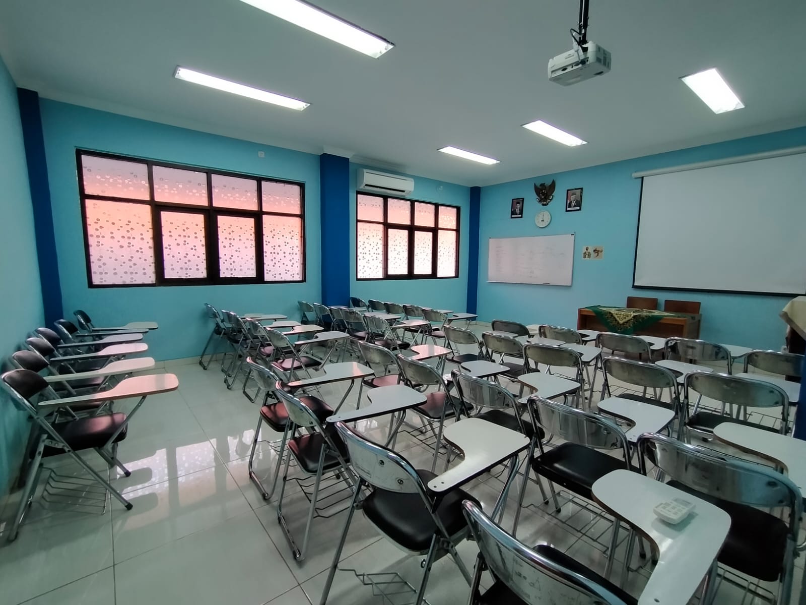 Ruang Kelas Kebidanan Soetomo